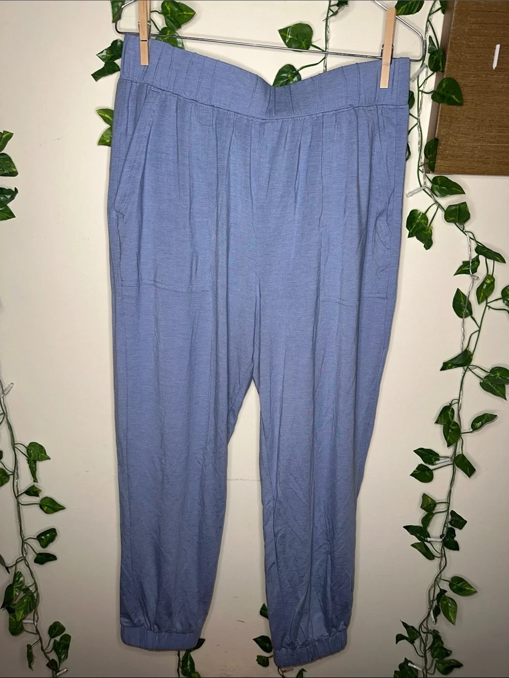 Fabletics RestoreKnit Tapered Pant Faded Denim NWT - Picture 4 of 8